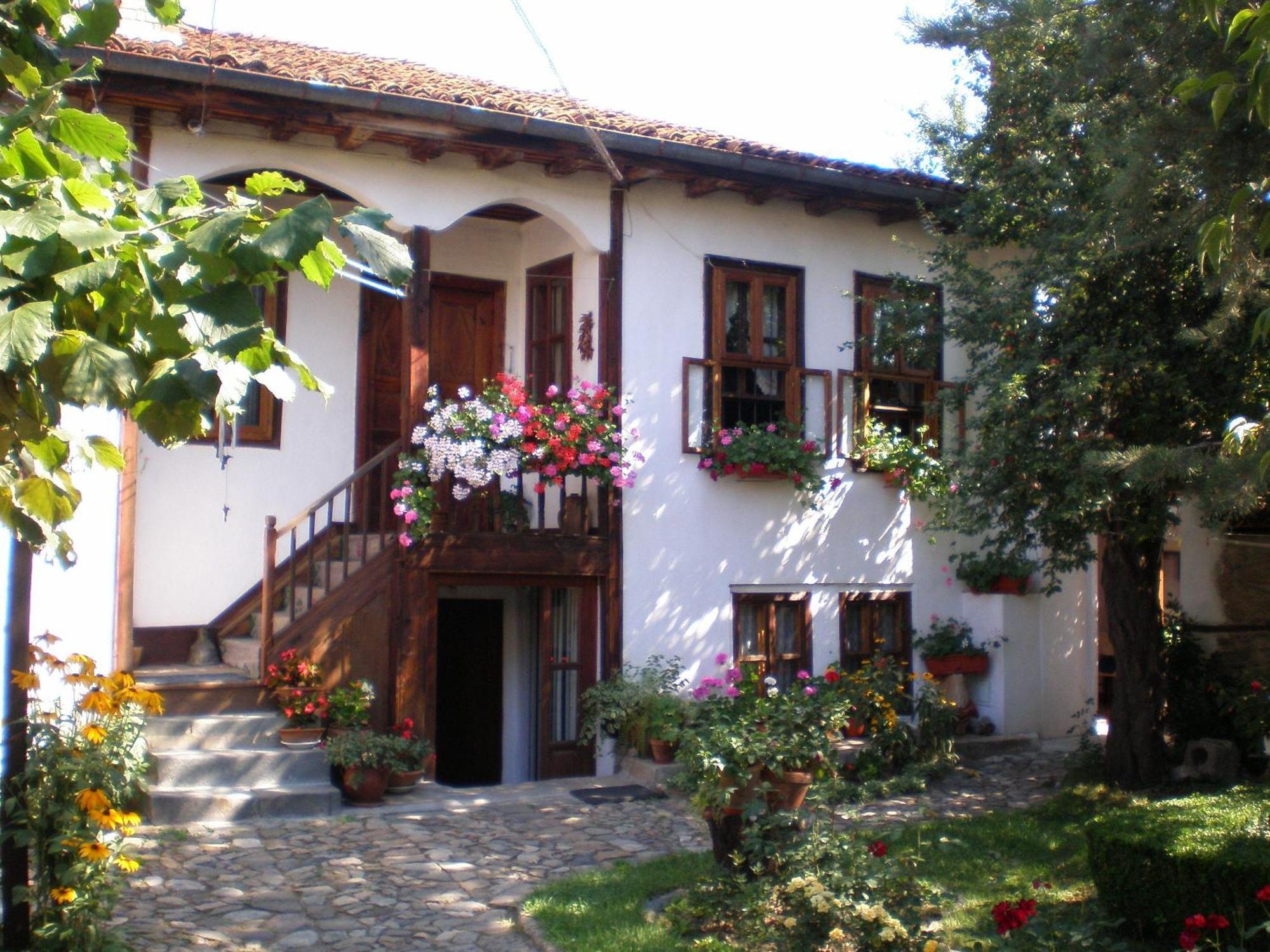 Tsutsovi House Hotel Kalofer Exterior photo